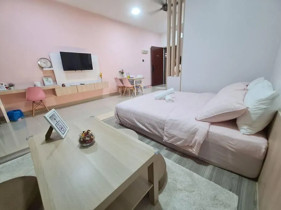 Romantic Muji Studio Balcony High Floor Free Netflix Johor Bahru Apartman