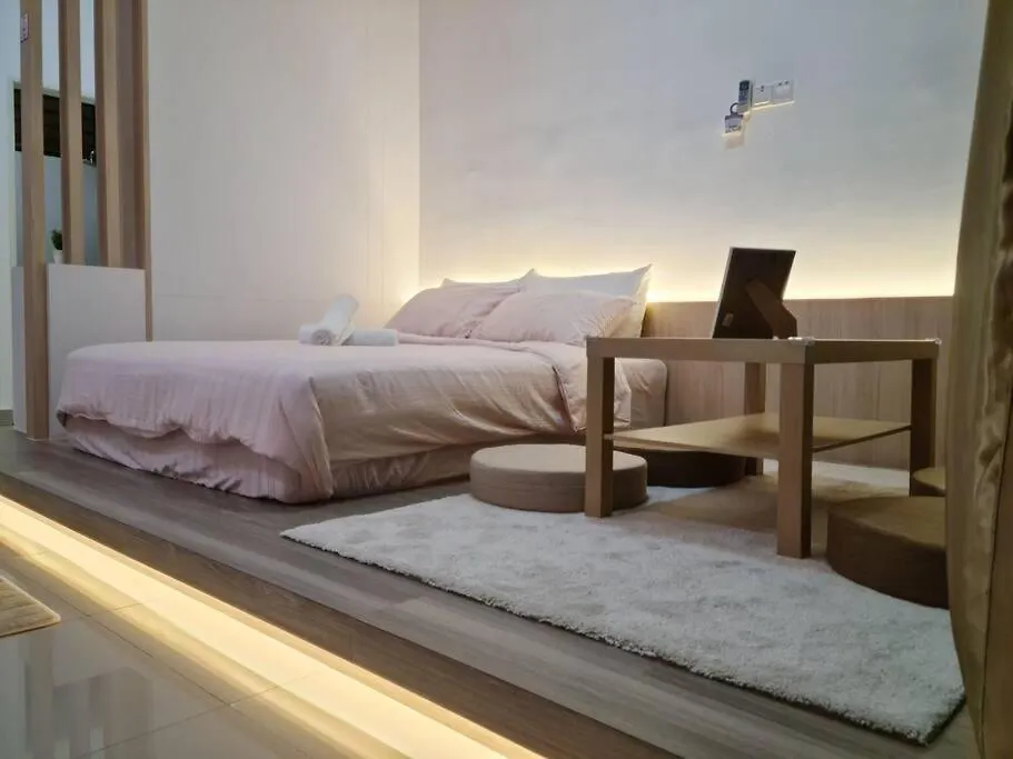 Romantic Muji Studio Balcony High Floor Free Netflix Johor Bahru Apartman